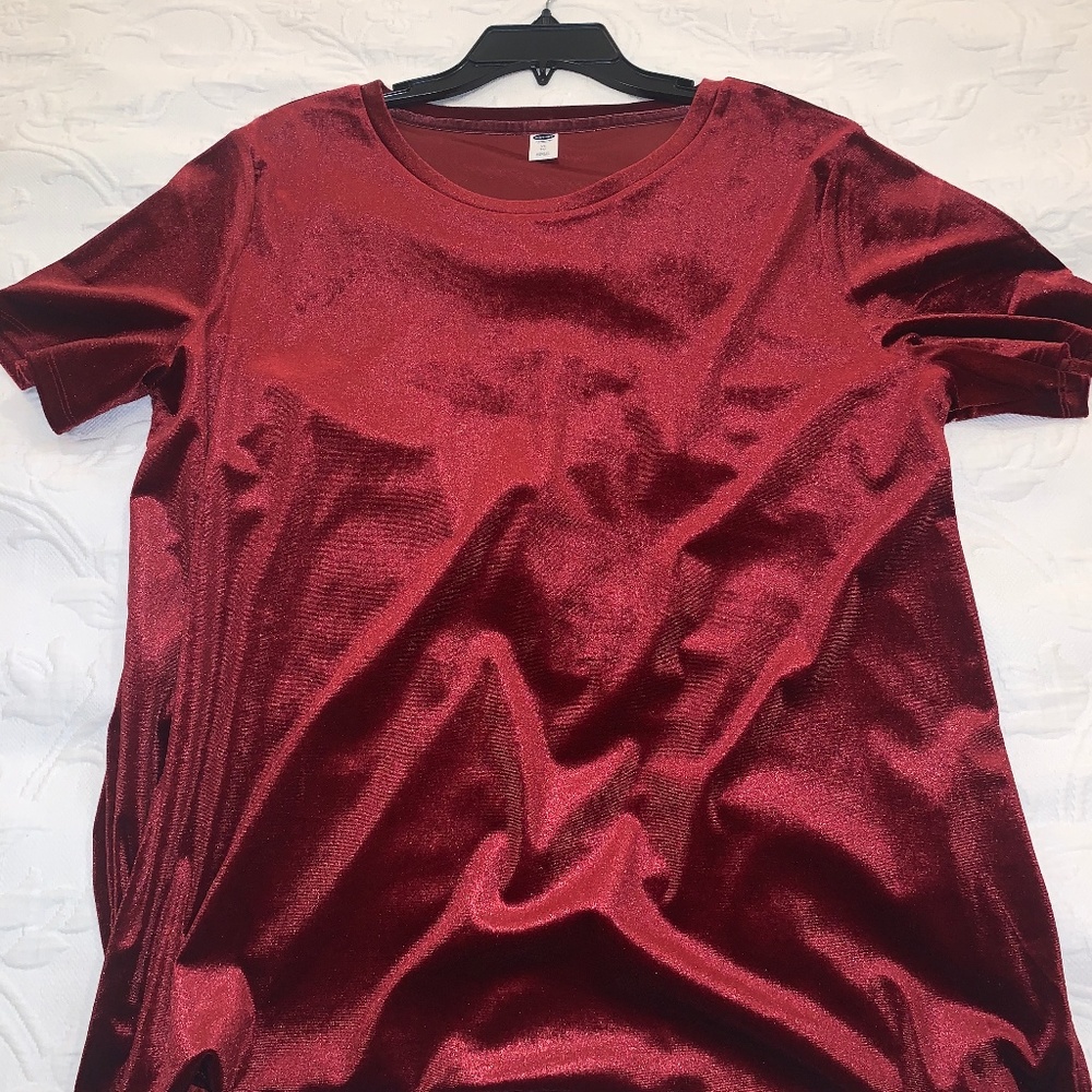 Red Velvet Short Sleeve Top
